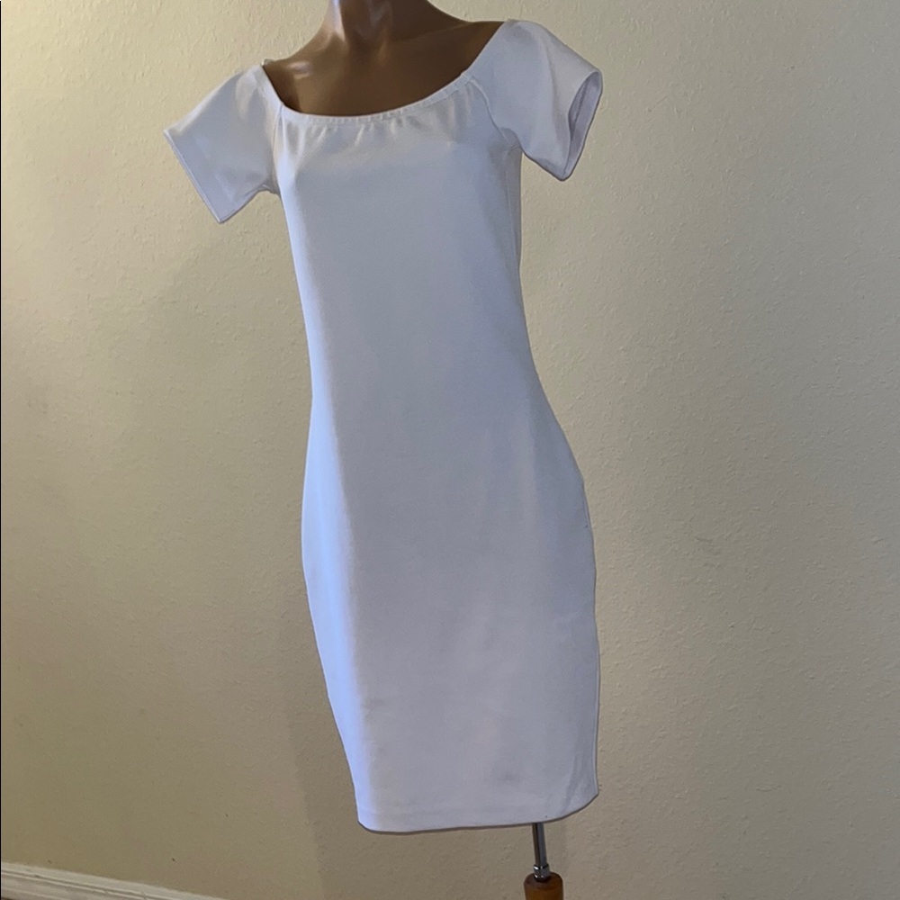 Elegant Michael Kors off shoulder White Dress